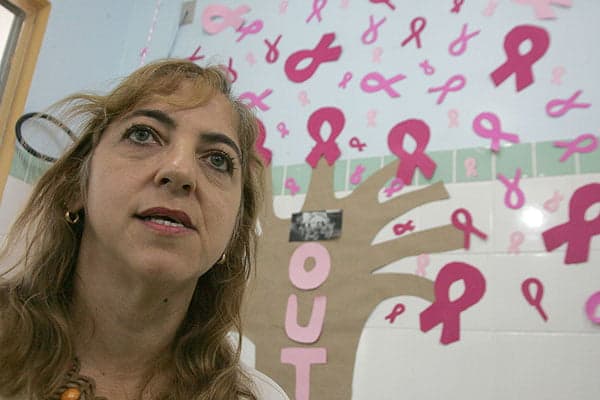 “Ela tinha muita fé que ficaria curada”, diz mãe que perdeu a filha para o câncer 3 Coordenadora Maria Tereza. (Foto: Odair Leal/ A GAZETA)