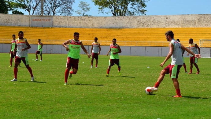 Rio Branco embarca para o Rio Grande do Sul com dúvida no ataque 2 Elenco estrelado fez treino tático ontem, no Florestão, antes de partir para o RS. (Foto: Nathacha Albuquerque)