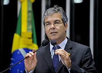 Sessão especial em comemoração aos 50 anos de criação do estado do Acre. 

Em discurso na tribuna do plenário do Senado Federal, senador Jorge Viana (PT-AC).
