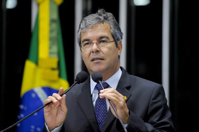 Sessão especial em comemoração aos 50 anos de criação do estado do Acre. 

Em discurso na tribuna do plenário do Senado Federal, senador Jorge Viana (PT-AC).