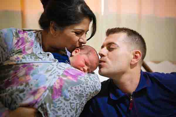 Os amigos Igor e Rosna Magalhães comemorando a chegada do pequeno Gael Biancard. Parabéns e saúde para o bebê!!!