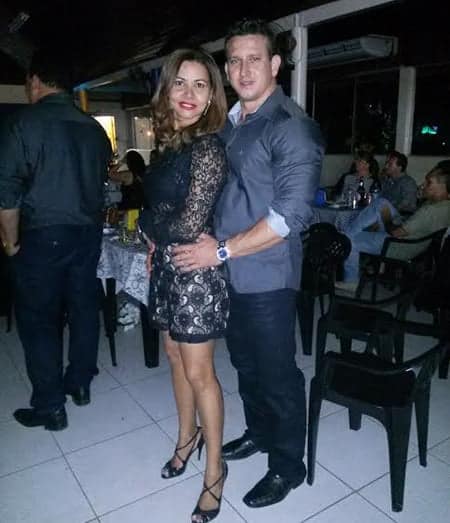 Festa à fantasia 2 Empresária Simone Felix, muito bem acompanhada no Baile Preto e Branco na AABB