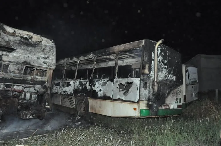 Atentado no Rosa Linda tem quatro ônibus incendiados