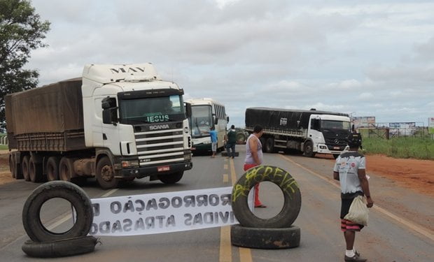 Protesto de caminhoneiros diminui nas estradas após aumento de multa 1 Protesto de caminhoneiros diminui nas estradas após aumento de multa