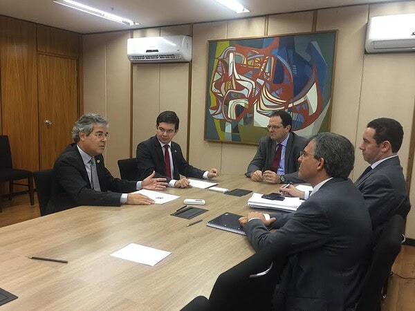 Audiência com ministro do Planejamento trata da redução de ICMS para aviação no Brasil