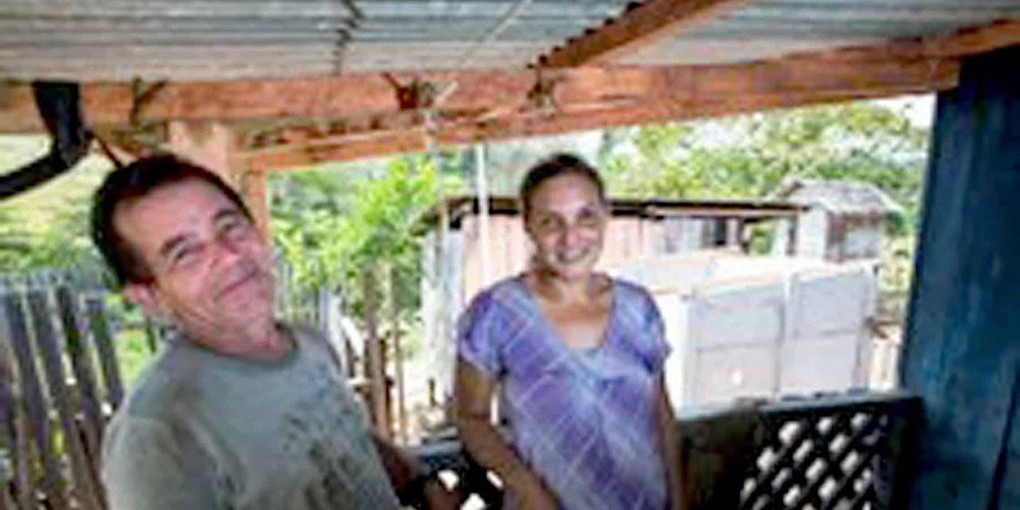 Maria e o marido têm acesso a água de qualidade. (FOTO: ubirajara machado/ ascom mds)