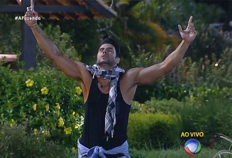 REALITY A FAZENDA: Com recorde de votos, acreano Marcelo Bimbi garante permanência em programa 1 Marcelo não escondeu a extrema felicidade e surpresa de eliminar Mara. (Foto: Reprodução TV Record)