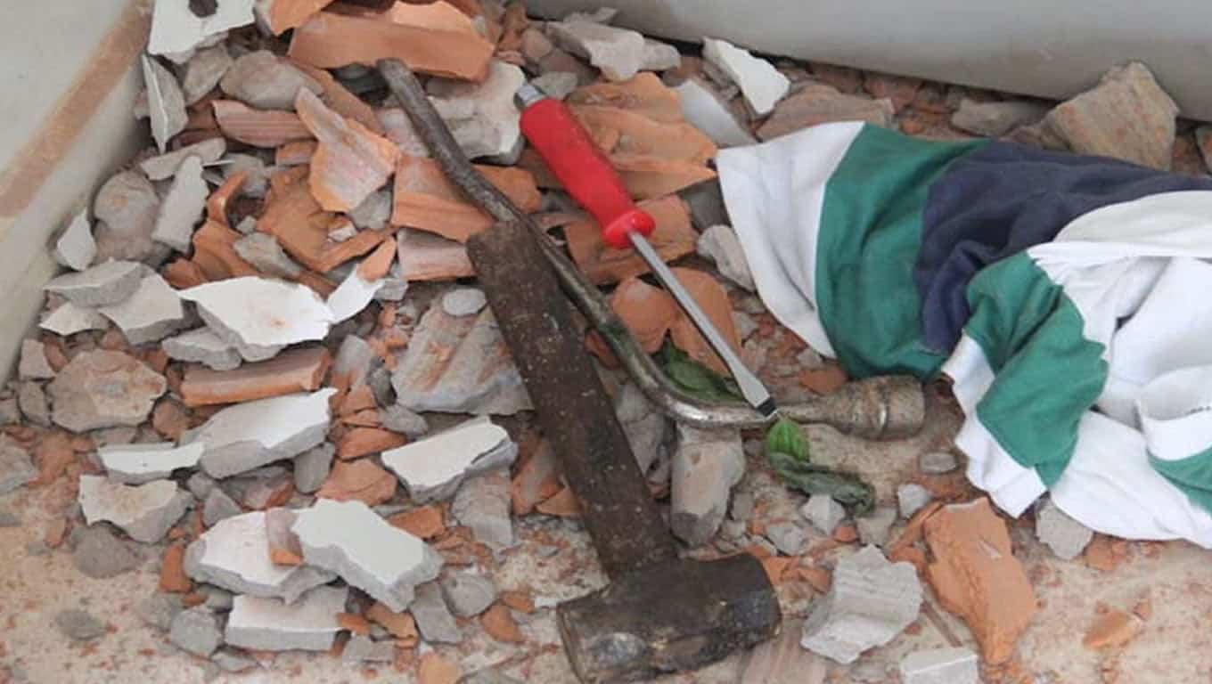 Bando arromba parede de Casa Lotérica e roubam de mais de R 4