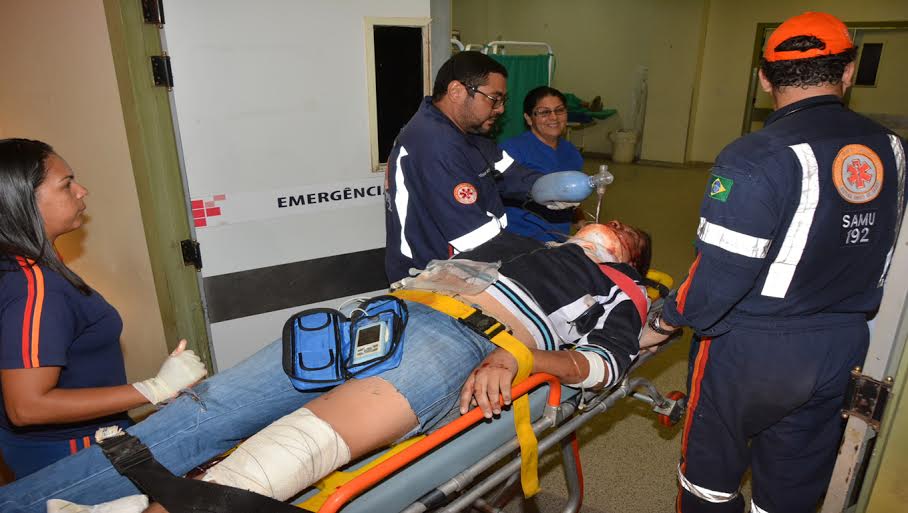 Colisão entre moto e bicicleta deixa um morto e outro gravemente ferido 3 Colisão entre moto e bicicleta deixa um morto e outro gravemente ferido 2