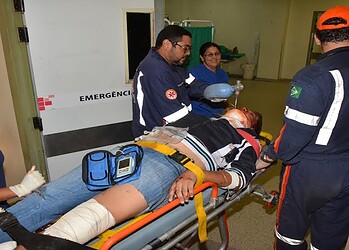 Colisão entre moto e bicicleta deixa um morto e outro gravemente ferido