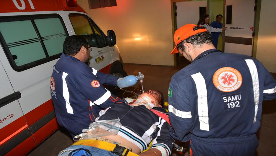 Colisão entre moto e bicicleta deixa um morto e outro gravemente ferido 2 Colisão entre moto e bicicleta deixa um morto e outro gravemente ferido 4