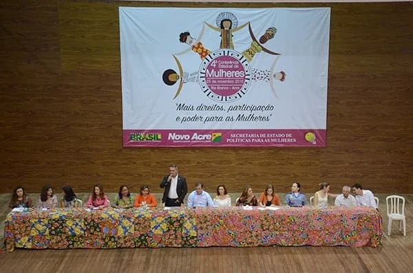 Conferência lotou o Teatro Universitário da Ufac