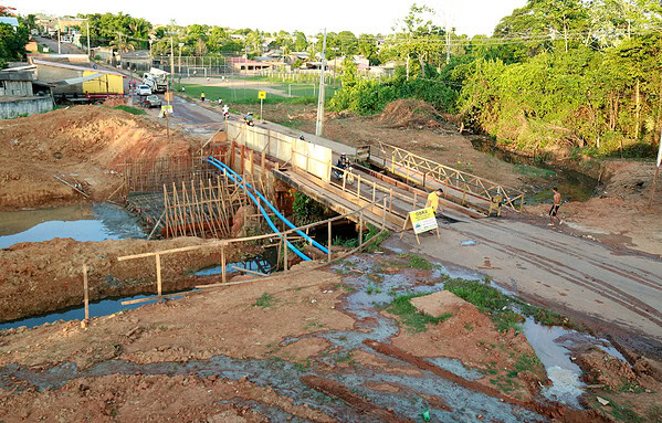 Prefeito lança ordem de serviço para construção de galeria em concreto no Igarapé Batista