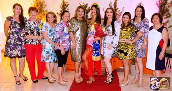 Registro das damas rotarianas com Brenda Roque, eleita a Mais Bela Hawaiana 2015, que será apresentada ao grande público neste sábado, 28, no grandioso Baile do Hawai.