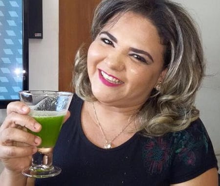 Hairstylist Paula Oliveira ao lado de sua equipe intensifica os trabalhos no seu bem montado Espaço Vip que oferece o revolucionário tratamento cpr da Senscience. Quer conferir? Agende seu horário pelos nºs 3228-7558 e 9987-7286. 