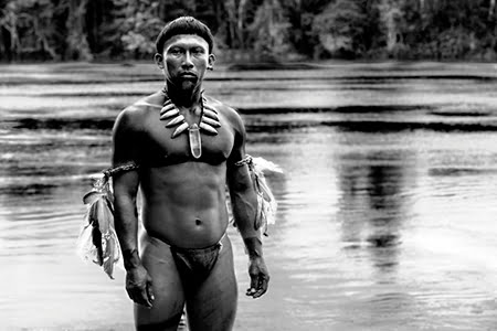 Durante a abertura do Pachamama acontece a sessão do filme O Abraço da Serpente, de Ciro Guerra, que traz uma inesquecível viagem ao coração da selva colombiana com personagens reais.