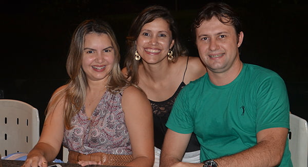 Superintendente do Incra, Márcio Rodrigo Alercio, e a esposa Suziane Alves prestigiaram o jantar de despedida de Erycele Furtado, que retornou para sua terra natal, o estado do Pará