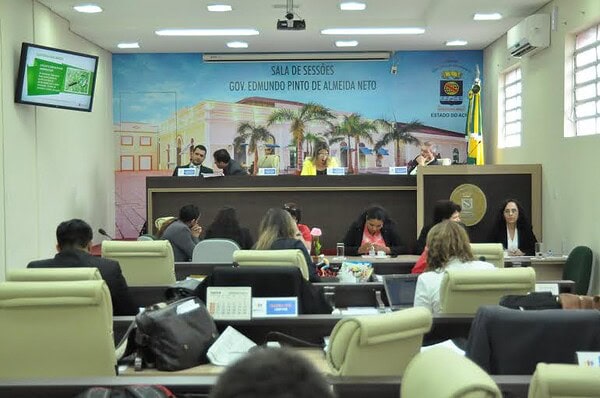 Vereadores fazem entrega de títulos de cidadania nesta terça