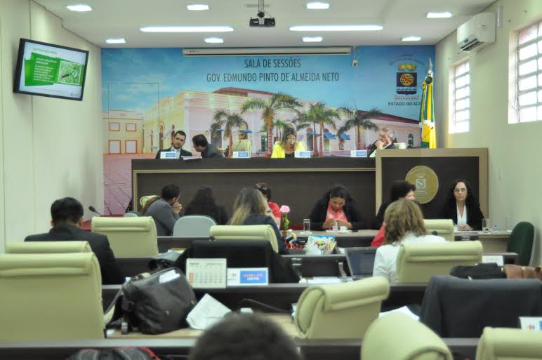 Vereadores fazem entrega de títulos de cidadania nesta terça