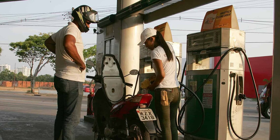 “Seria muito bom se os postos de gasolina fizessem uma promoção neste final de ano”, sugere motorista 1 “Seria muito bom se os postos de gasolina fizessem uma promoção neste final de ano”, sugere motorista