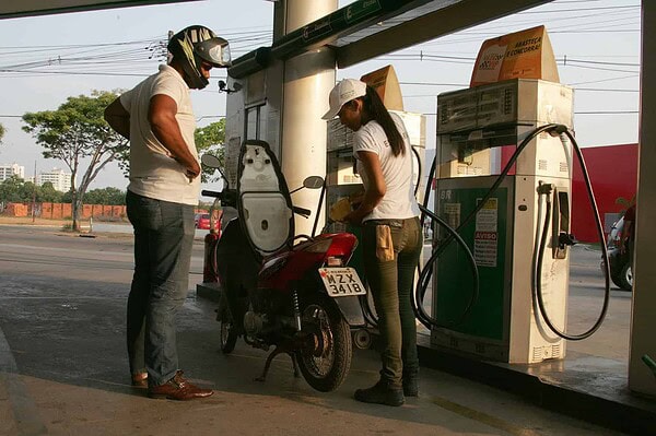 “Seria muito bom se os postos de gasolina fizessem uma promoção neste final de ano”, sugere motorista