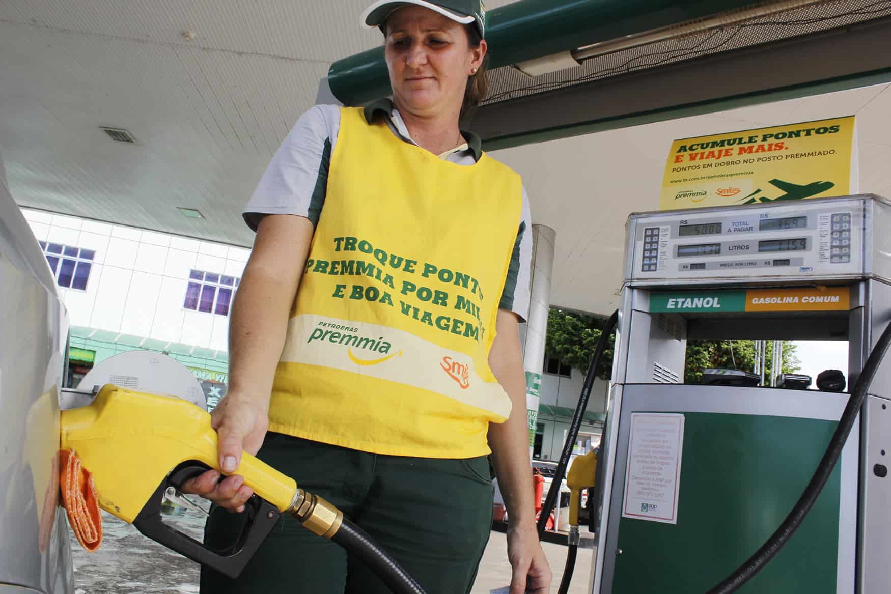 “Seria muito bom se os postos de gasolina fizessem uma promoção neste final de ano”, sugere motorista 2 Fotos: Odair Leal/ A GAZETA