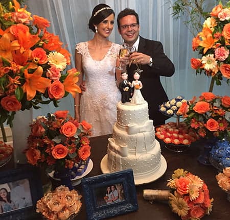 A  celebração plena do amor foi traduzida na cerimônia de casamento dos jovens Filipe Raphael Bandeira e Eloisa Pimpão com familiares e amigos em requintado evento social realizado no Salão Buriti do Hotel Pinheiros