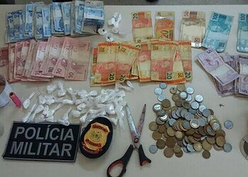 Jovem é preso com maconha, cocaína e dinheiro