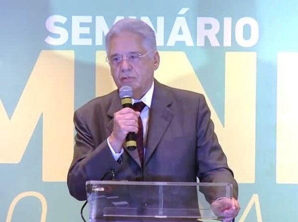 Se tivesse 'um pouco mais de visão de Brasil', Cunha renunciaria, diz FHC