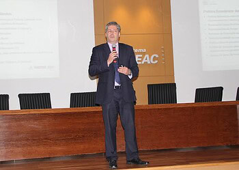 Brasil está voltando à normalidade, diz consultor da CNI, em palestra no Acre