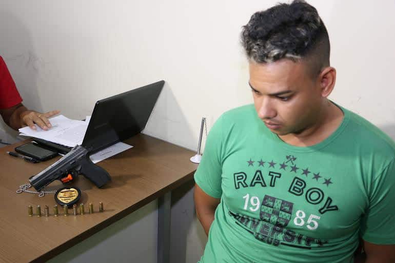 Polícias Civil e Militar prendem homem com pistola 380 na Capital 2 Edilson de Lima Cordeiro, o ‘Bita’, foi preso por porte ilegal de arma