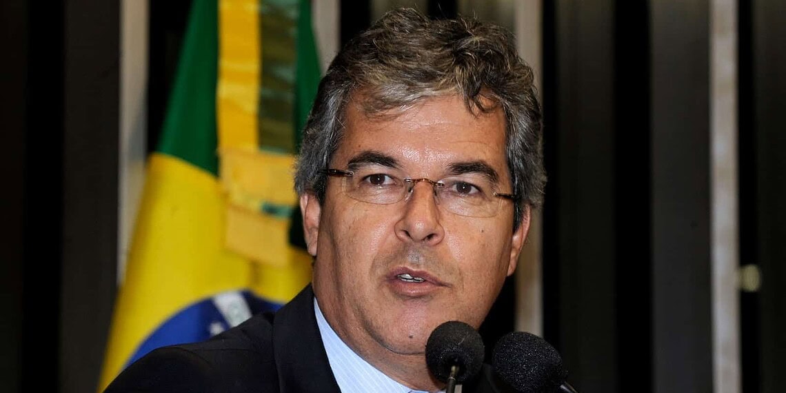 Senador defende parcerias da comunidade científica com a sociedade