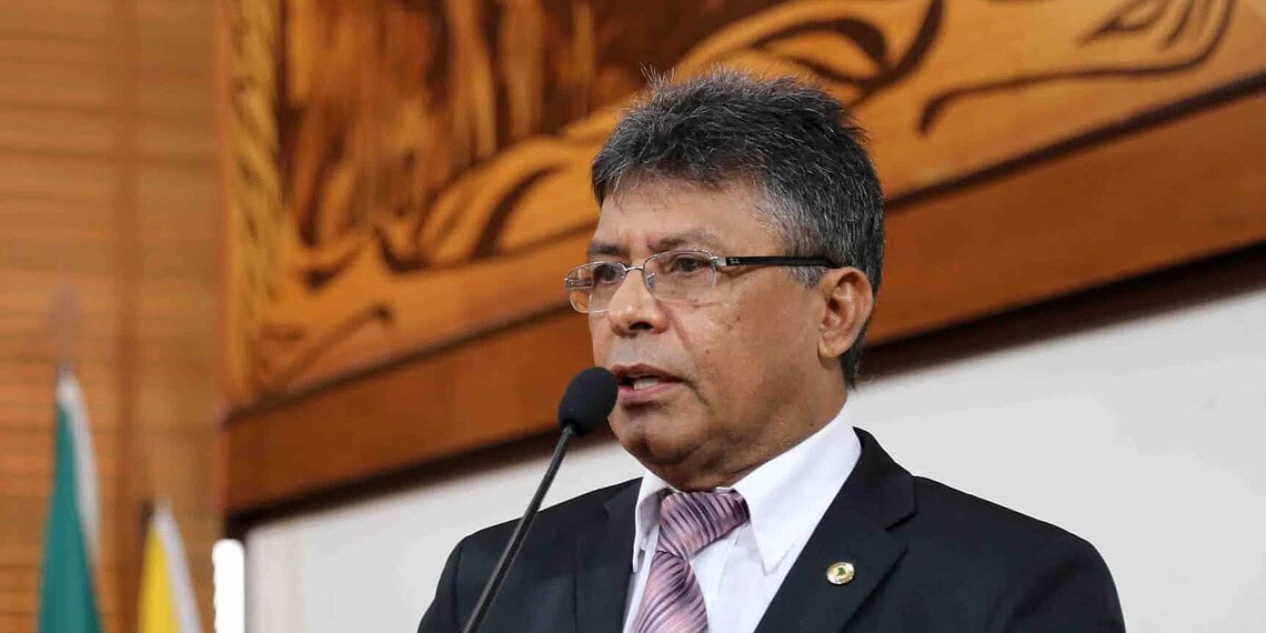 Antonio Pedro avalia primeiro ano de mandato e afirma que DEM já se fortalece para as eleições de 2016 1 O deputado disse que o DEM poderá ter candidatura própria em alguns municípios. (Foto: Agencia Aleac)