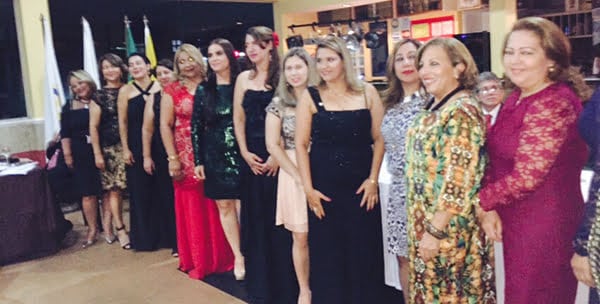 Baile do Hawaí - A família Rotary  realiza o 55º Baile do Hawaí, que acontecerá no dia 28 de novembro, às 23h, no Maison Borges. A grande atração da noite será a escolha da mais bela hawaiana e uma decoração em flores e frutos para dar o clima da festa. Eu vou!