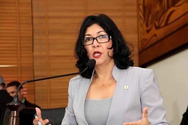 Oposicionista pede afastamento de presidente da Câmara Federal