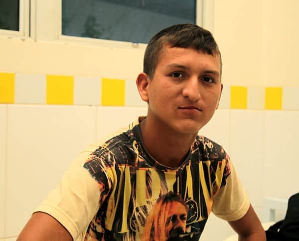 Antônio da Silva tem 17 anos de idade, já passou por quatro cirurgias e afirma que sonha em falar normalmente como as outras pessoas 
. (foto: ANGELA PERES /  SECOM)