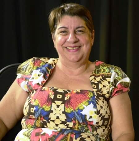 CHÁ COM BOLO - Joseima Fernandes, da Casa da Amizade, em parceria com a loja Lilica & Repilica, promove neste domingo no Buffet Chocolate,  às 18h, o Chá com Bolo. A renda será destinada para o Hospital do Câncer e bairros periféricos de Rio Branco. Ajude comprando seu ingresso na loja Lilica & Repilica, na Trav. Guaporé - Cerâmica. Vai ser bom demais! 