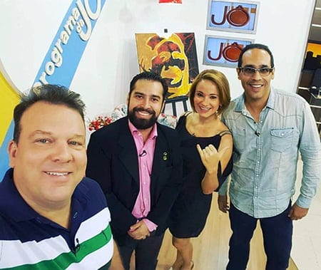 NO PROGRAMA DA JÔ – Daniel Ribeiro, do Rotary, foi ao Programa da Jô falar sobre o Baile do Hawaí. Já o cineasta Sérgio de Carvalho foi convidar para o café da manhã de lançamento do Festival Pachamama - Cinema de Fronteira, que acontece logo mais no Hotel Best Western para imprensa e convidados. 