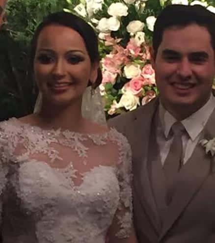 Médico Vivaldo Neto e Heidy trocaram as alianças em cerimônia das mais bonitas, ao cair da tarde e à beira mar, na praia deJatiúca/Alagoas, no último dia 27