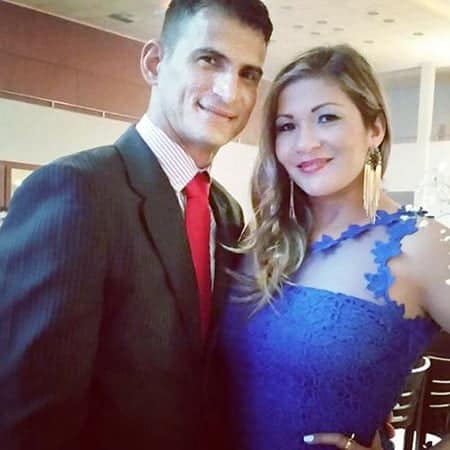 A elegância dos amigos Denis Alencar e Kelly Kley badalando pelos salões da Maison Borges. 