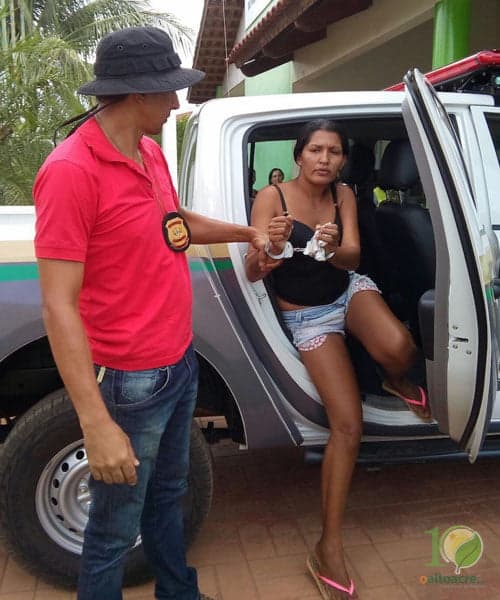 Polícia Civil prende mulher levando crack nas partes íntimas para vender em Xapuri 2 vagina-com-crack-2