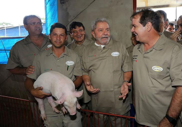 Comitiva visitou as instalações do frigorífico Dom Porquito nesta segunda-feira. ( FOTO: GLEILSON MIRANDA  / SECOM)