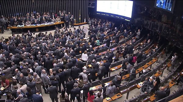 Parlamentares irão ao STF contra ação que barrou comissão do impeachment