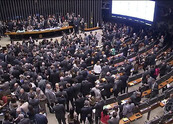 Parlamentares irão ao STF contra ação que barrou comissão do impeachment