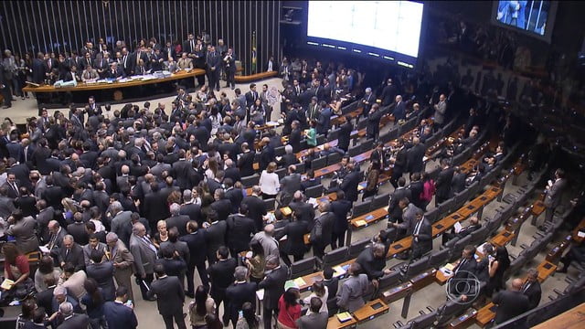Parlamentares irão ao STF contra ação que barrou comissão do impeachment