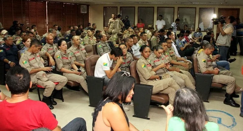 Policiais militares e bombeiros foram contemplados. (Foto: Cedida)