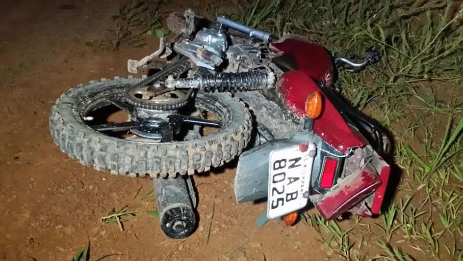 Adolescente que trafegava em moto morre após colidir contra caminhão 1 Adolescente que trafegava em moto morre após colidir contra caminhão