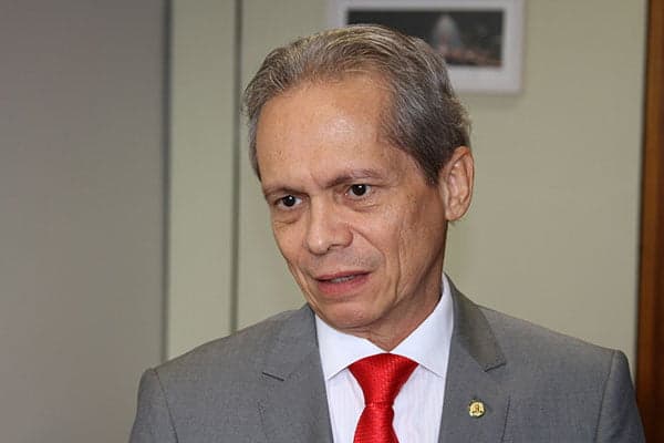 “Não resta dúvida que 2016 será um ano difícil devido à crise econômica”, diz Raimundo Angelim