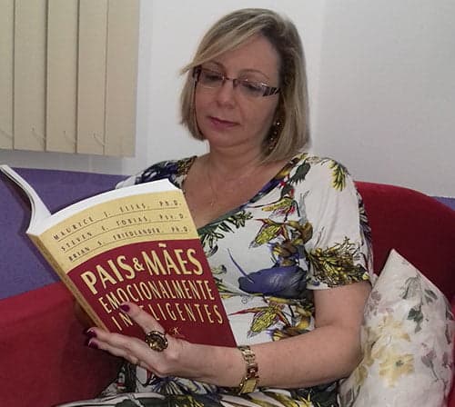 Psicóloga Claudia Correia pede atenção das famílias para identificar a pessoa depressiva. (Foto: Bruna Lopes/ A GAZETA)