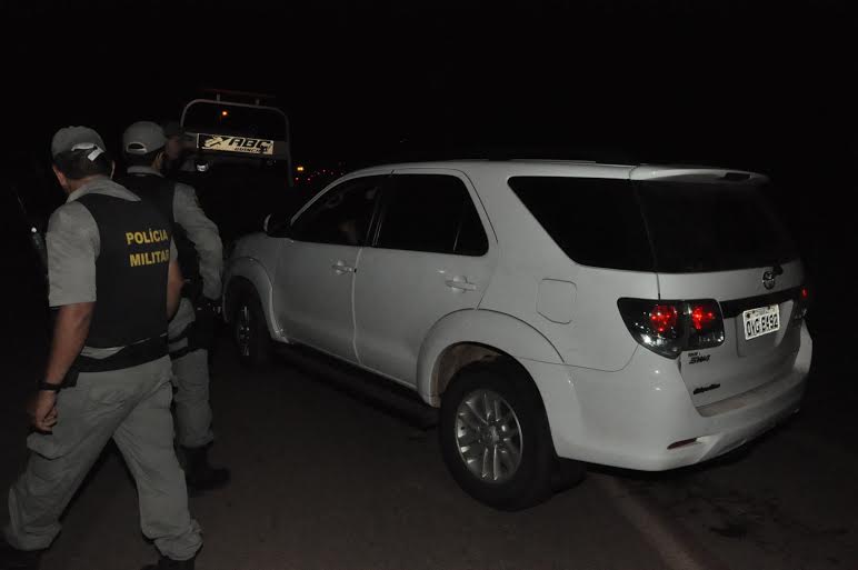 Cinco assaltantes invadem madeireira, roubam dinheiro e caminhonete 3 Cinco assaltantes invadem madeireira roubam dinheiro e caminhonete 3